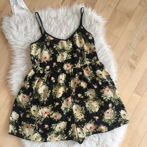 ✨Urban Outfitters Kimchi Blue Romper W/ Pockets✨